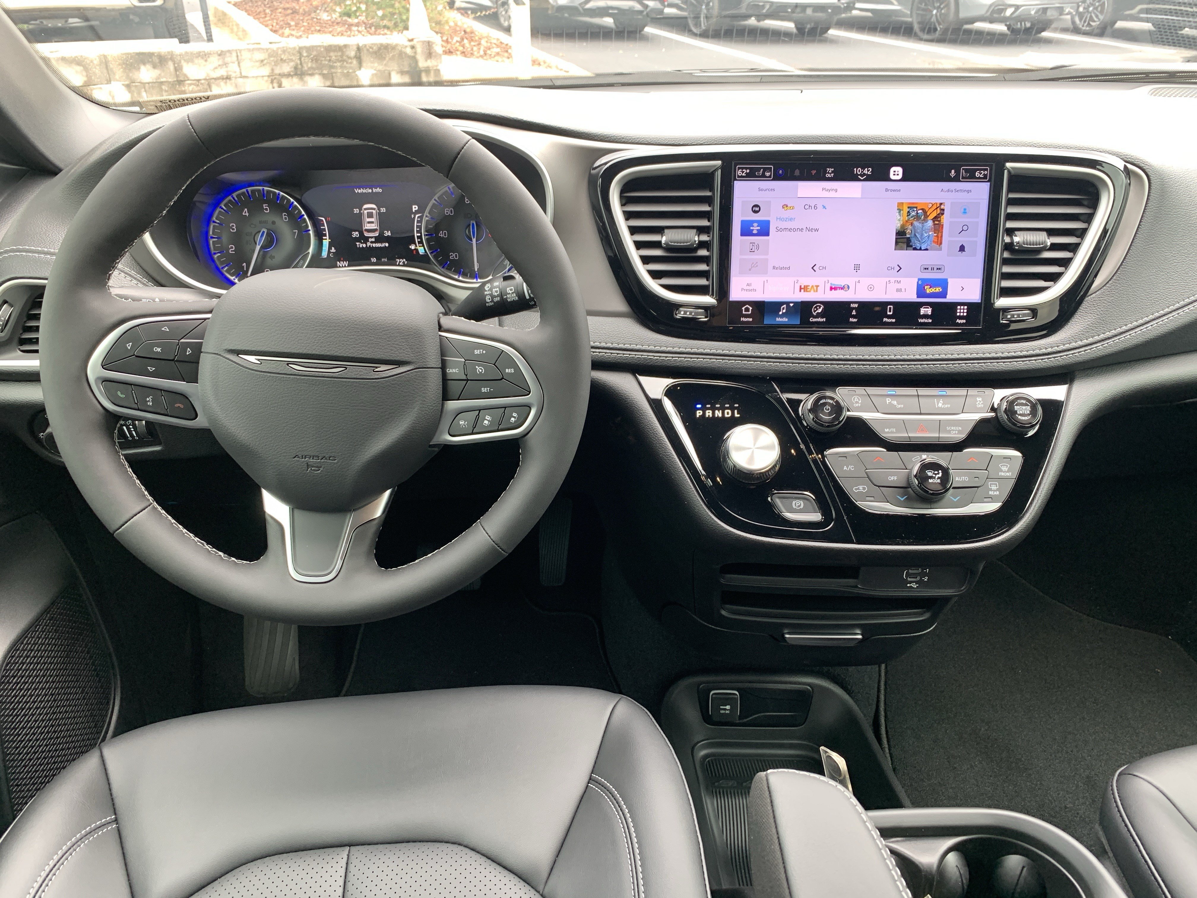 New 2027 Chrysler Pacifica Select FWD image 17
