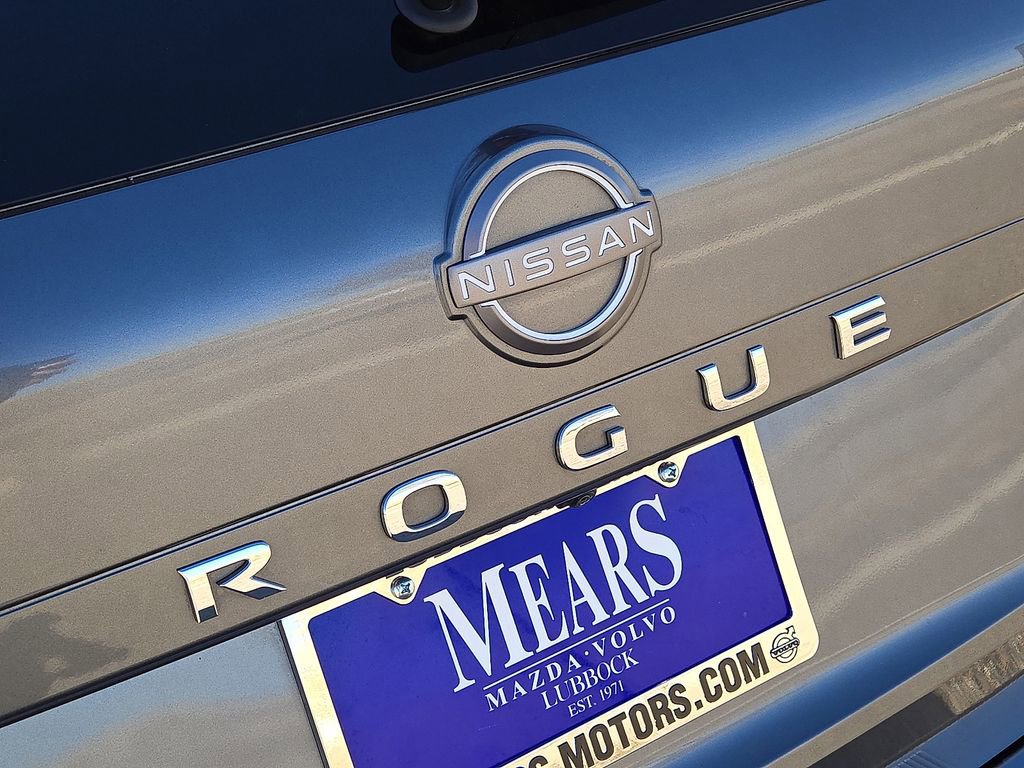 Used 2023 Nissan Rogue SV image 11