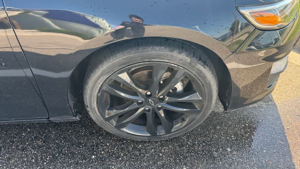 Used 2020 Chevrolet Malibu LT w/ Leather Package FWD image 9
