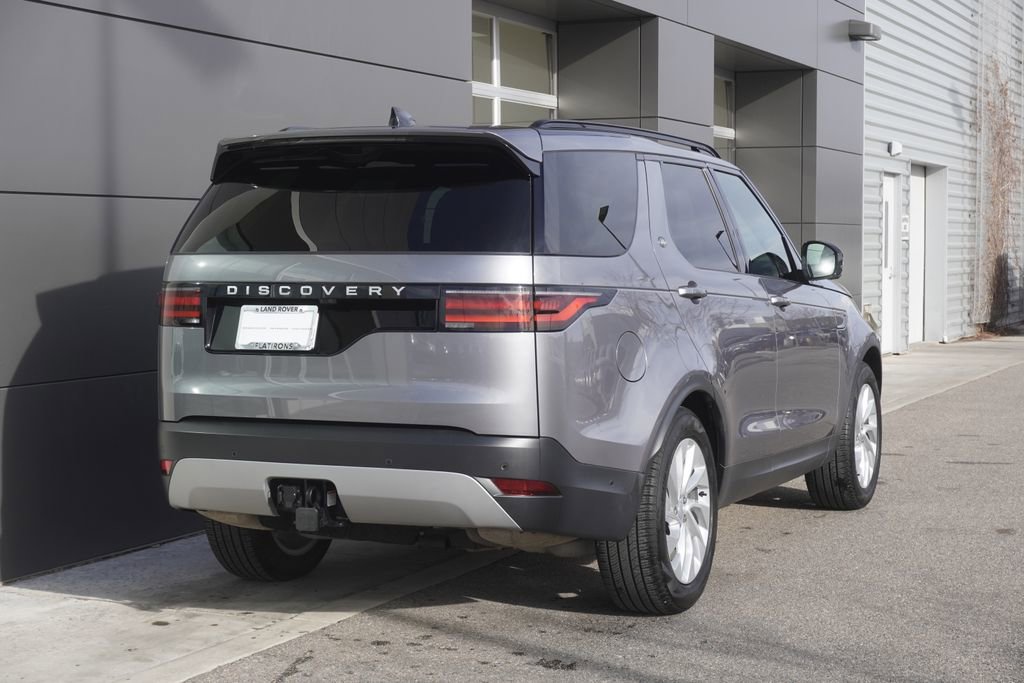 Used 2025 Land Rover Discovery S image 2