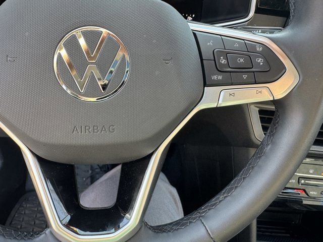 Used 2025 Volkswagen Taos SE image 23