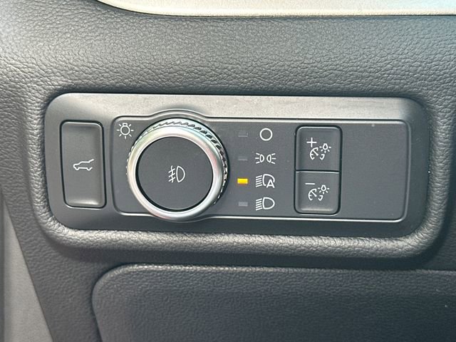Used 2022 Ford Explorer XLT w/ Equipment Group 202A RWD image 33