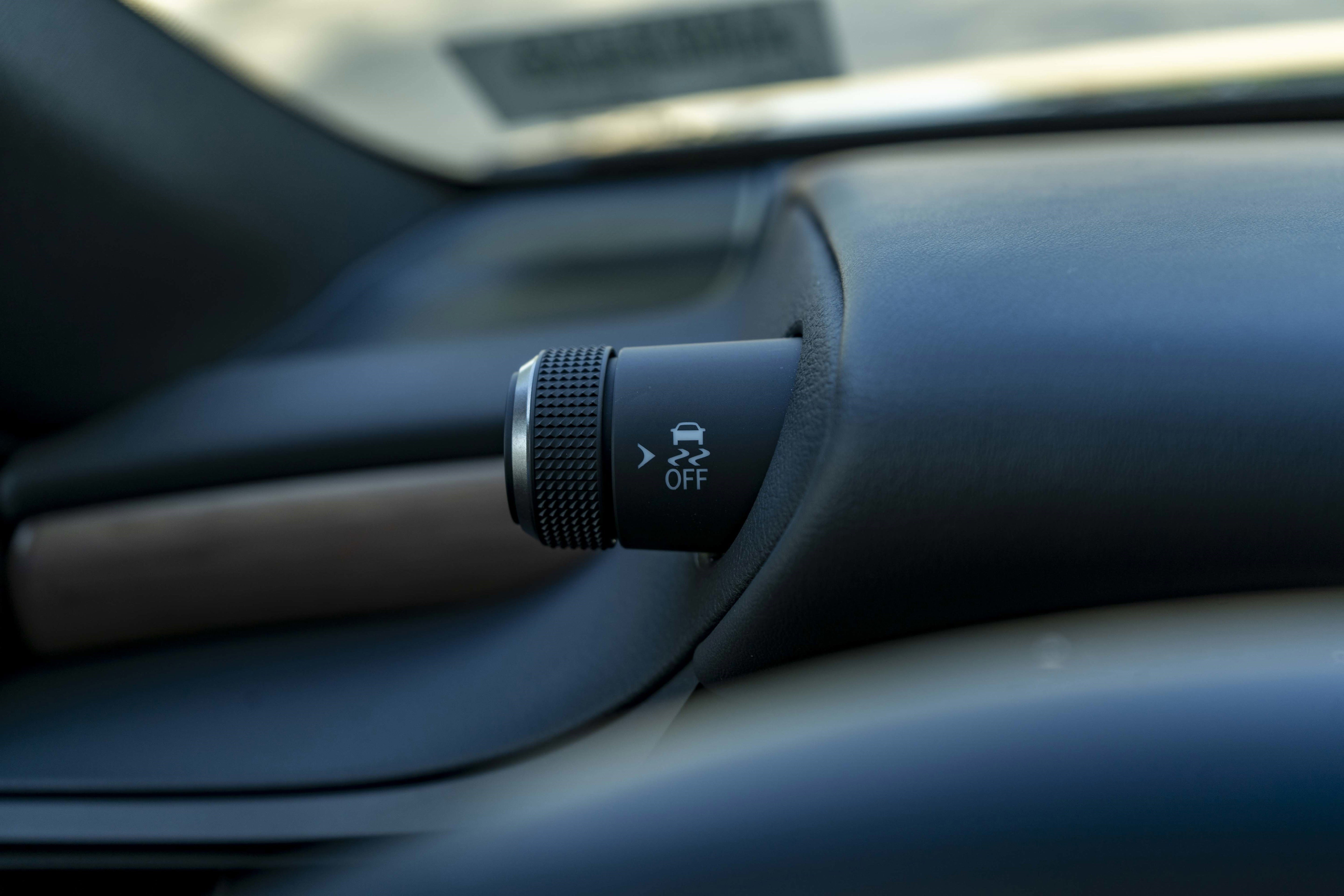 Used 2025 Lexus ES 300h w/ Premium Package image 25