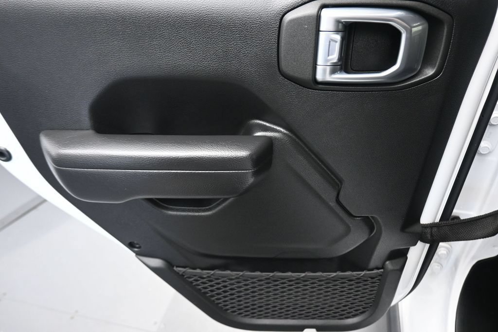 Used 2022 Jeep Gladiator Rubicon w/ LED Lighting Group AWD/4WD image 33