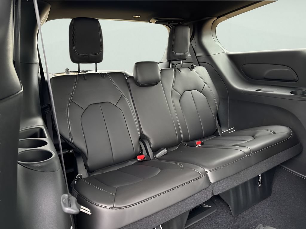 New 2026 Chrysler Pacifica Select AWD/4WD image 14