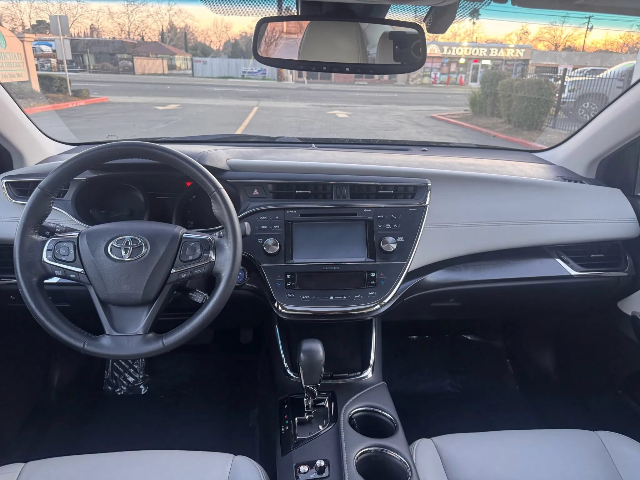 Used 2018 Toyota Avalon XLE Plus w/ Carpet Mat Package FWD image 19