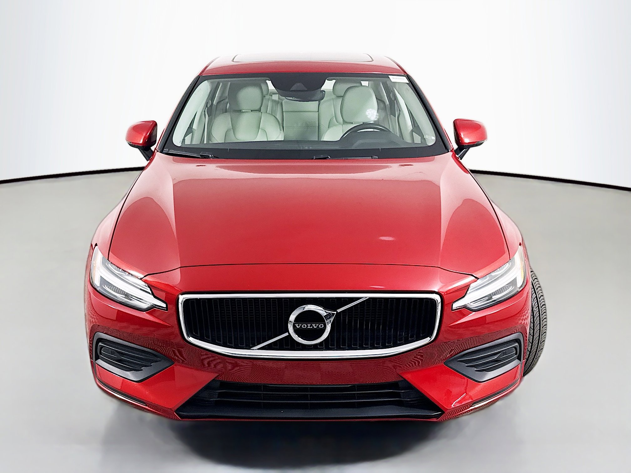 Used 2020 Volvo S60 T5 Momentum image 2