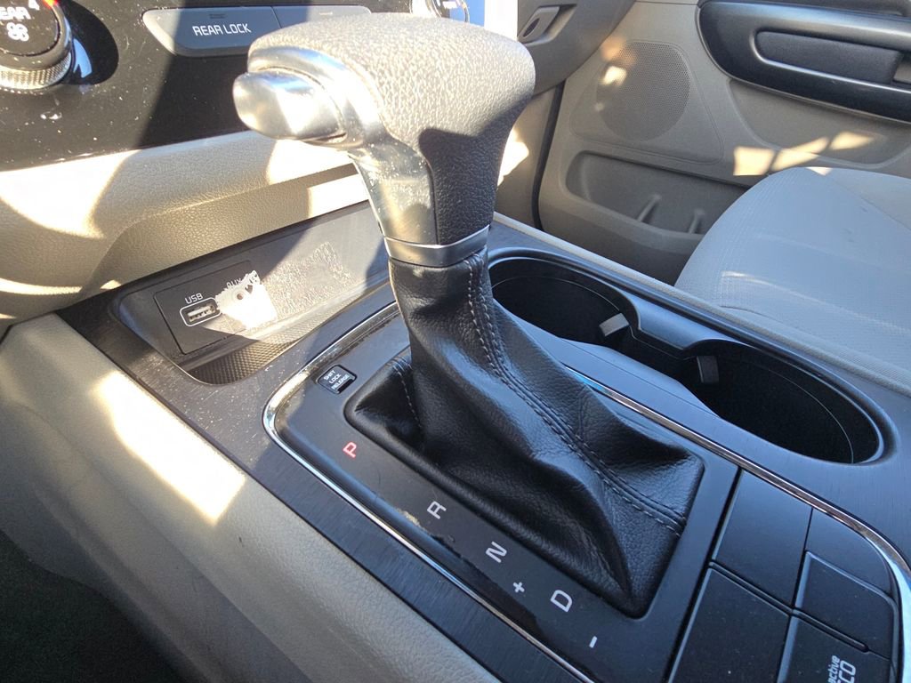 Used 2018 Kia Sedona LX image 29
