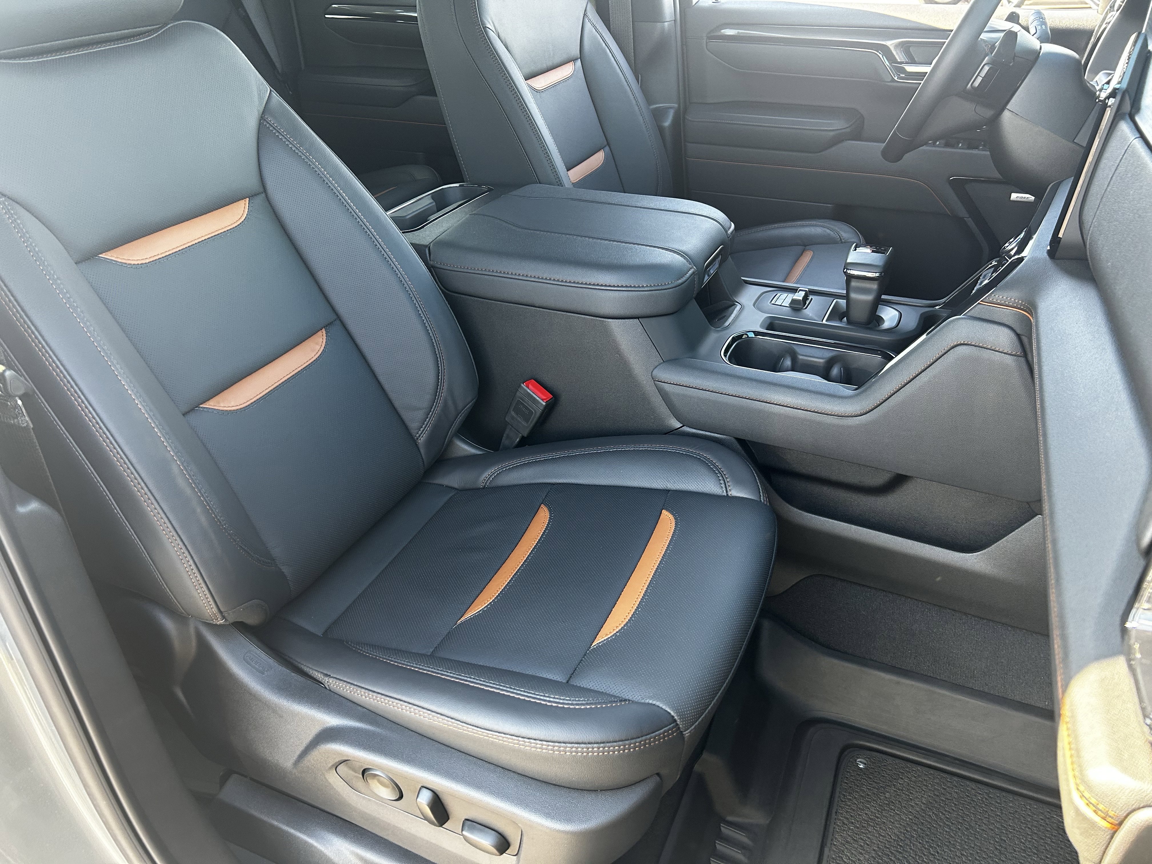 Used 2025 GMC Sierra 1500 AT4 w/ AT4 Premium Package image 9