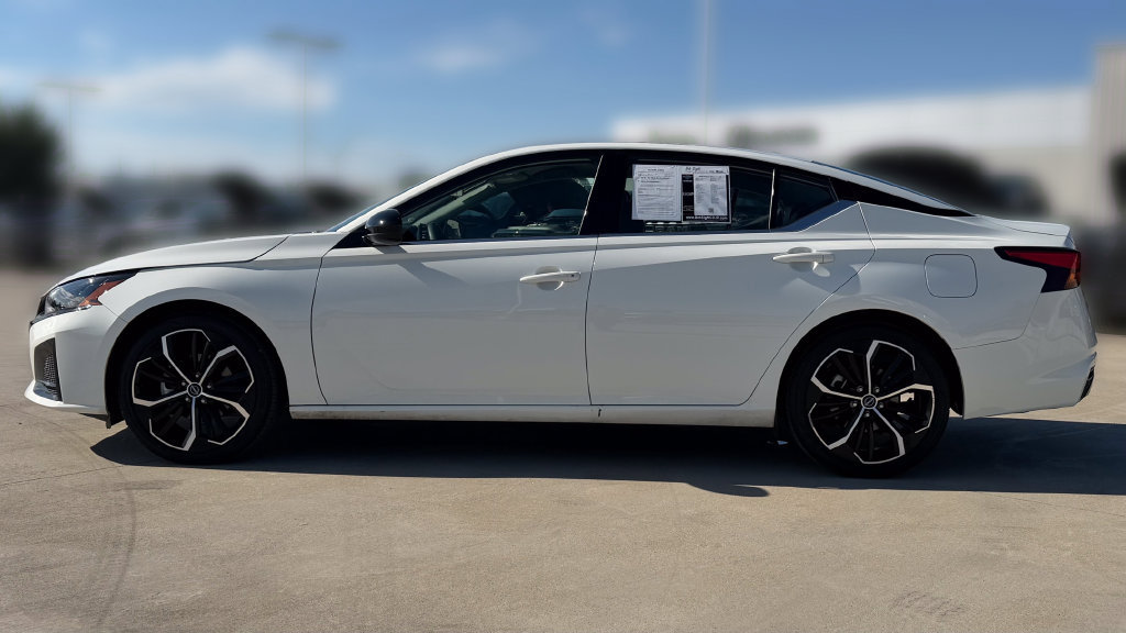 Used 2026 Nissan Altima 2.5 SR FWD image 2