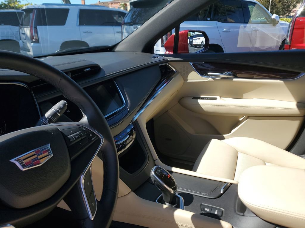 Used 2017 Cadillac XT5 Premium Luxury w/ Driver Assist Package image 22