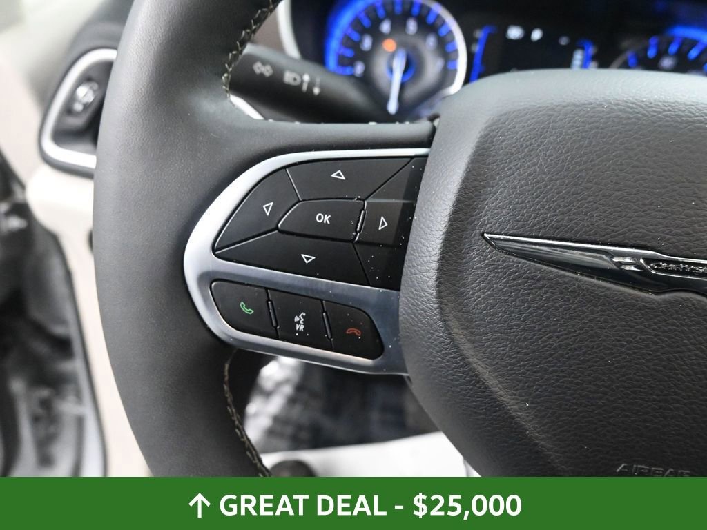 Used 2024 Chrysler Voyager LX image 33