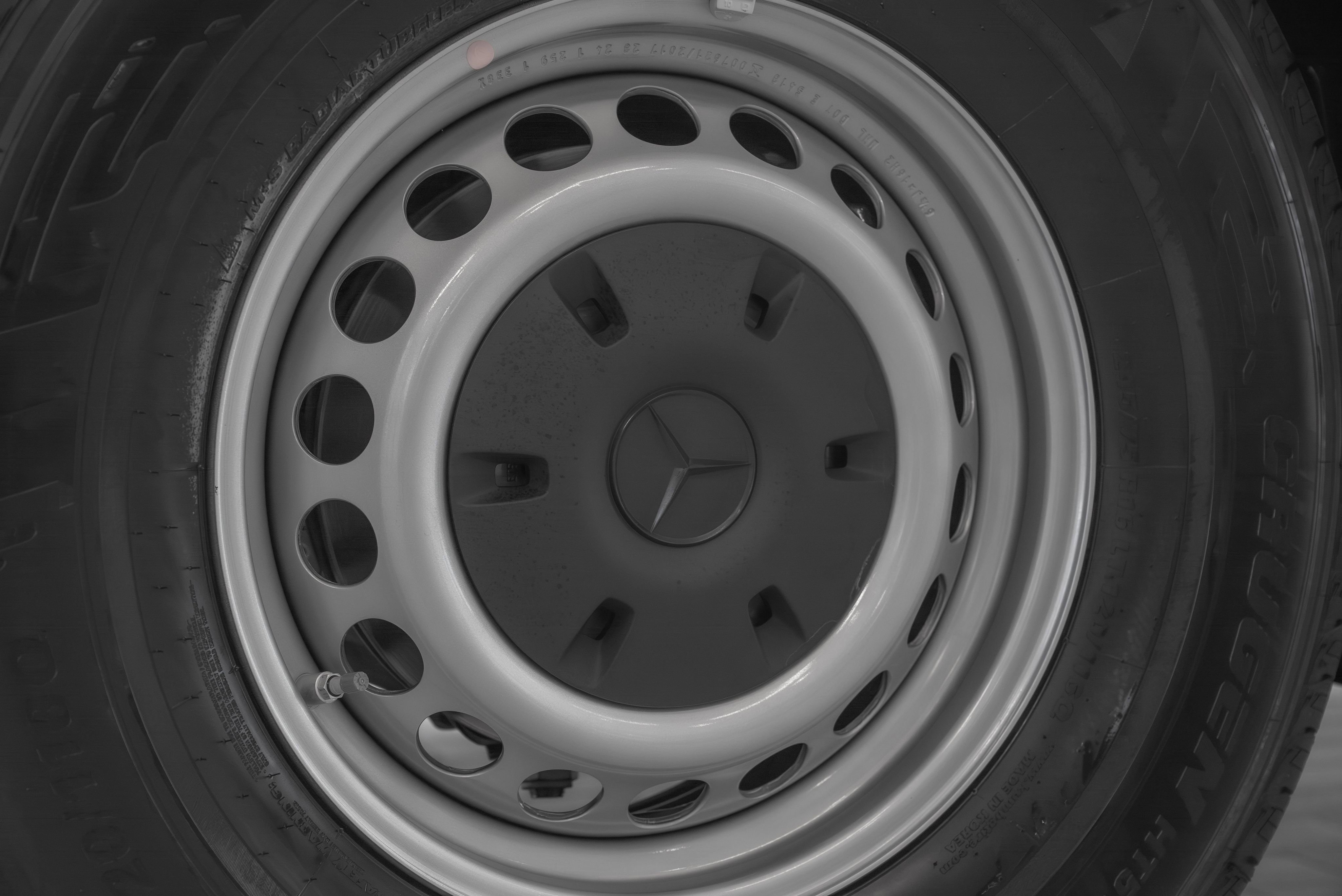 Used 2025 Mercedes-Benz Sprinter 2500 image 31