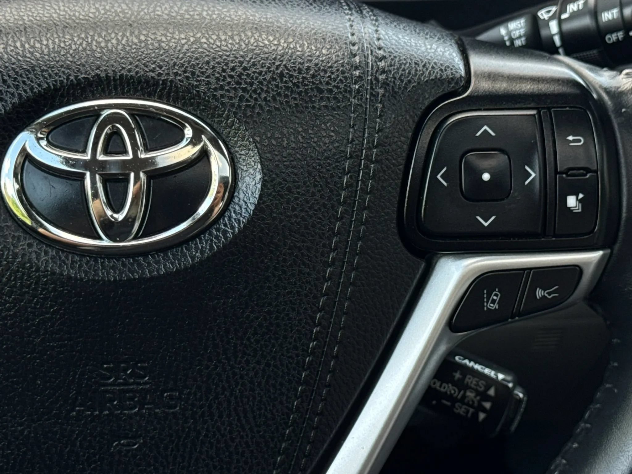 Used 2019 Toyota Highlander Limited FWD image 38