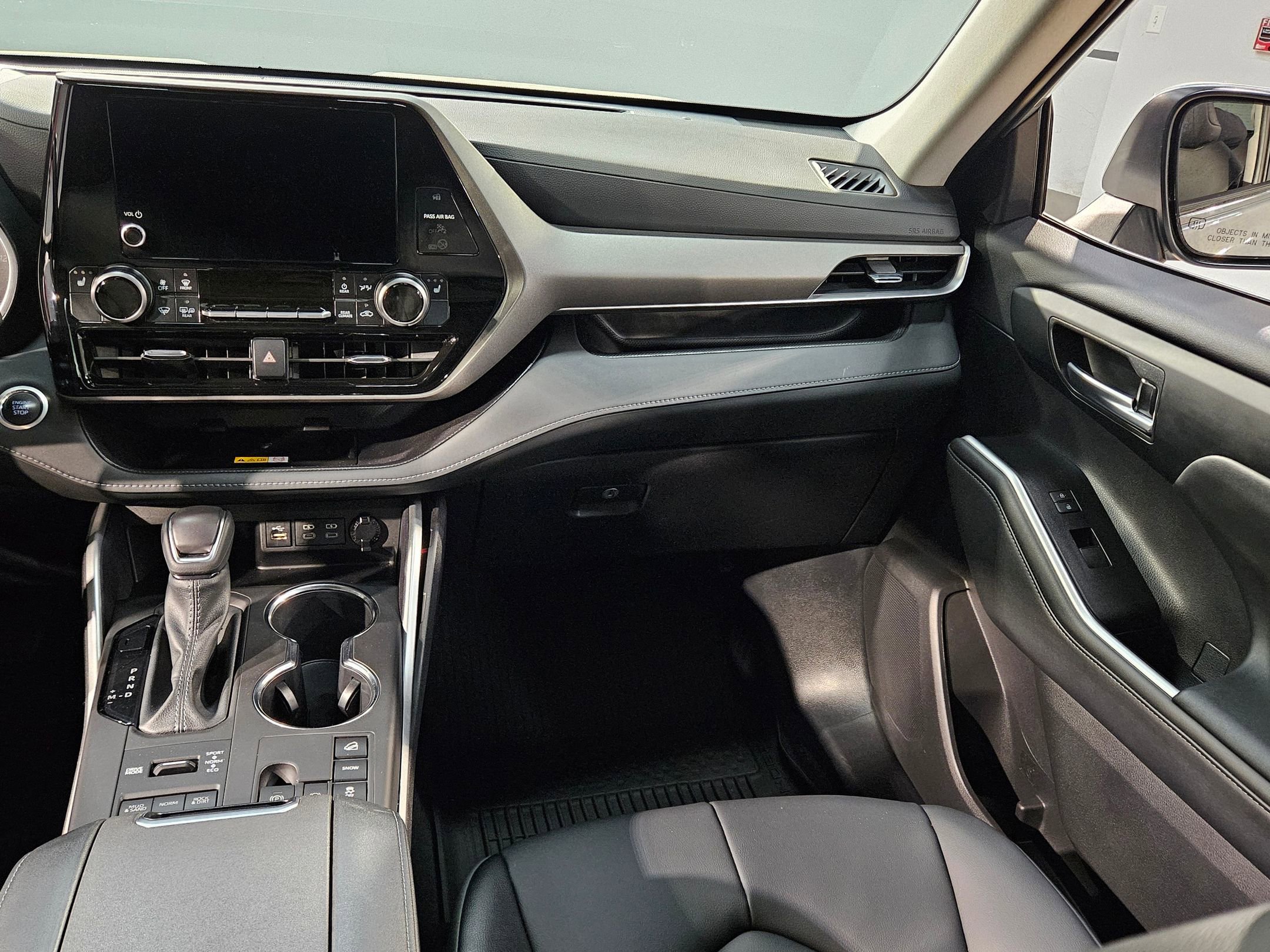 Certified 2025 Toyota Highlander XLE AWD/4WD image 11