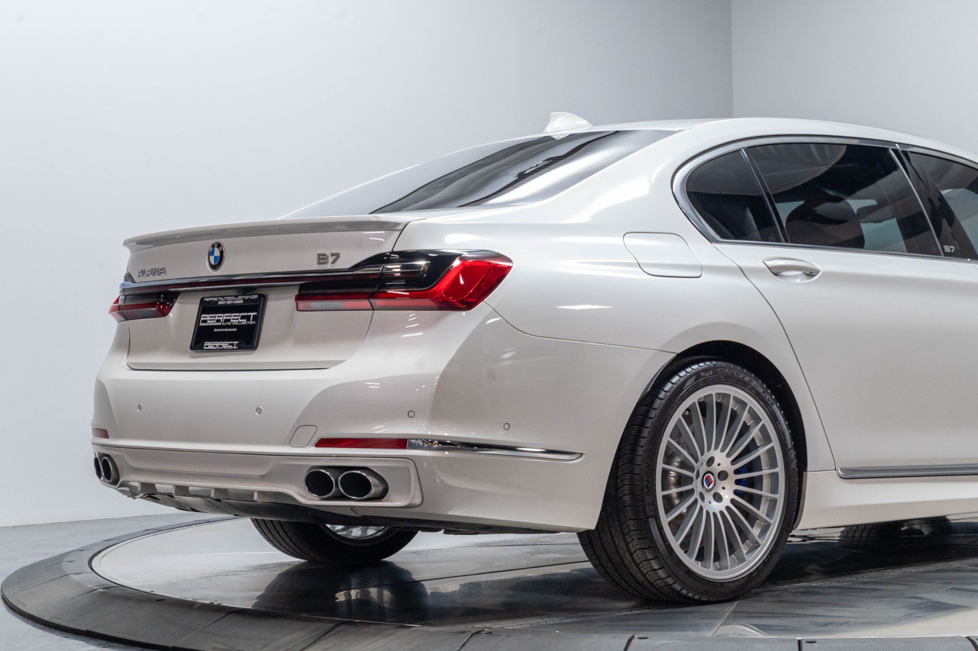 Used 2022 BMW ALPINA B7 xDrive AWD/4WD image 33