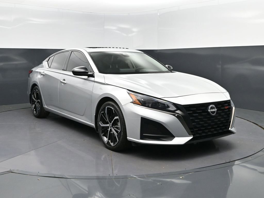 Used 2024 Nissan Altima 2.5 SR w/ SR Premium Package image 9