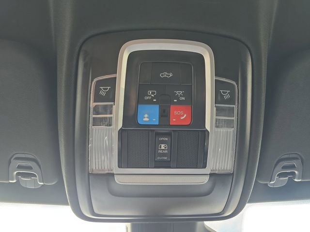 Used 2025 RAM 1500 Laramie AWD/4WD image 7