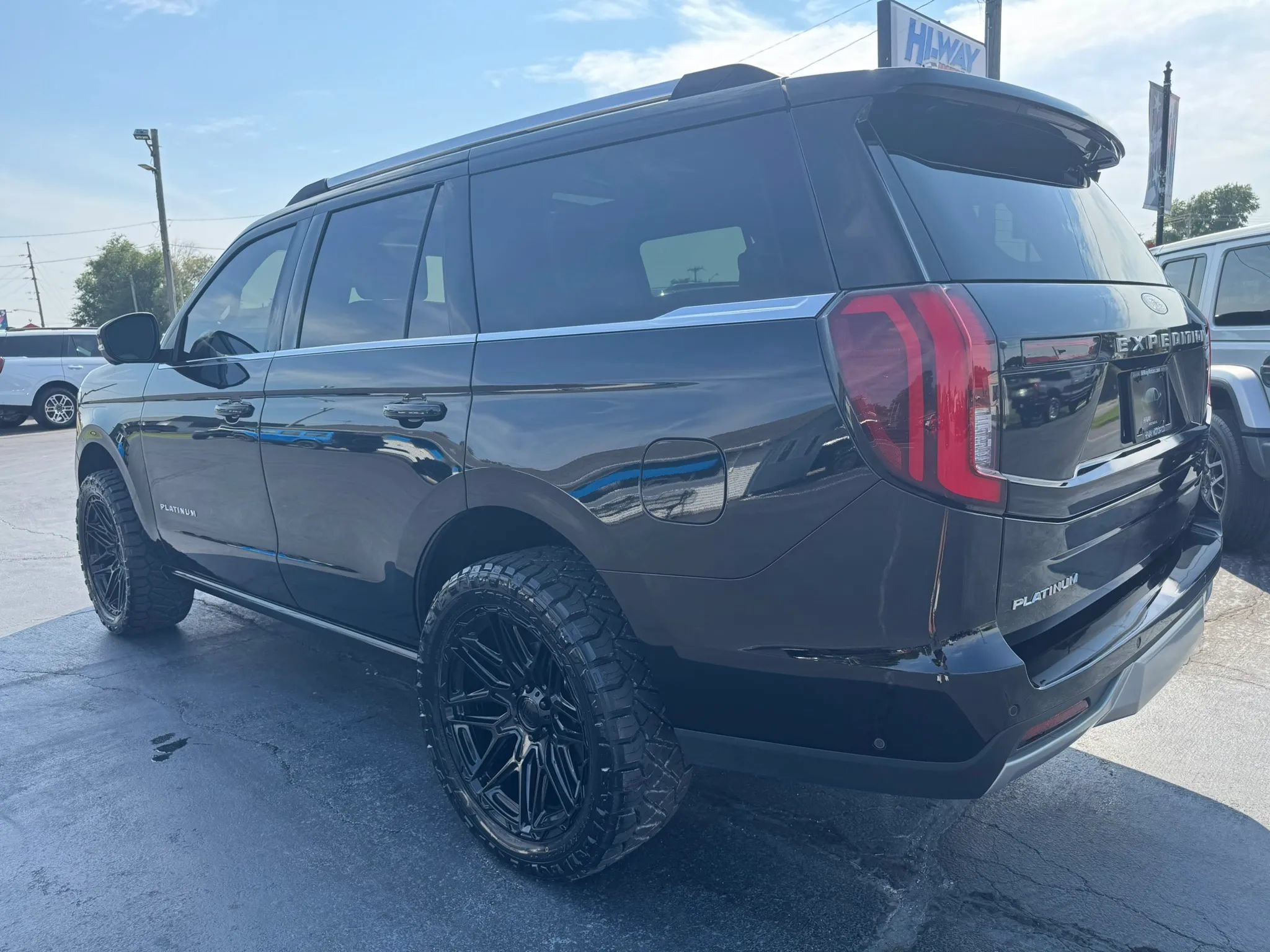 Used 2025 Ford Expedition Platinum AWD/4WD image 19
