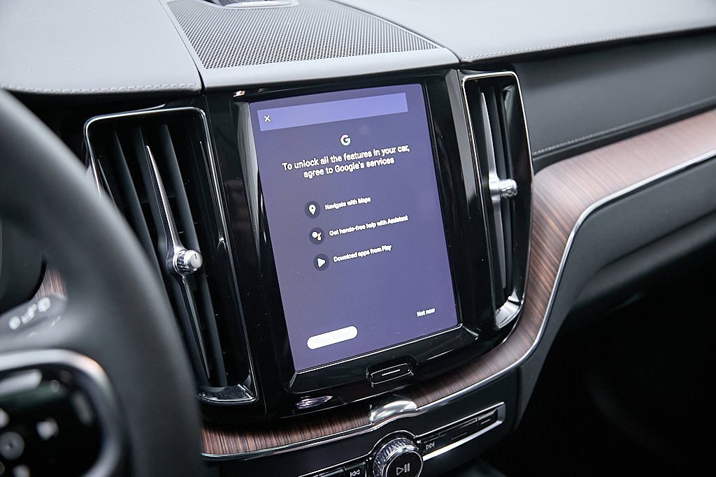 Certified 2023 Volvo XC60 B6 Ultimate w/ Protection Package Premier image 14