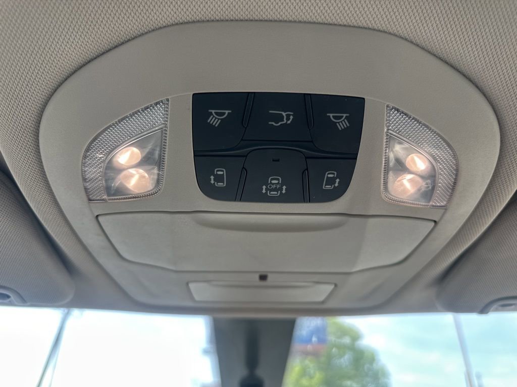 Used 2022 Chrysler Voyager LX image 20