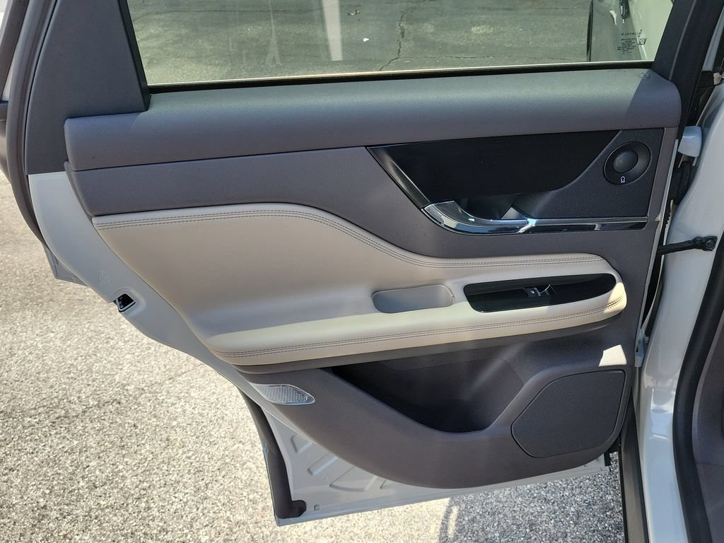 Used 2020 Lincoln Corsair Reserve w/ Elements Package FWD image 8