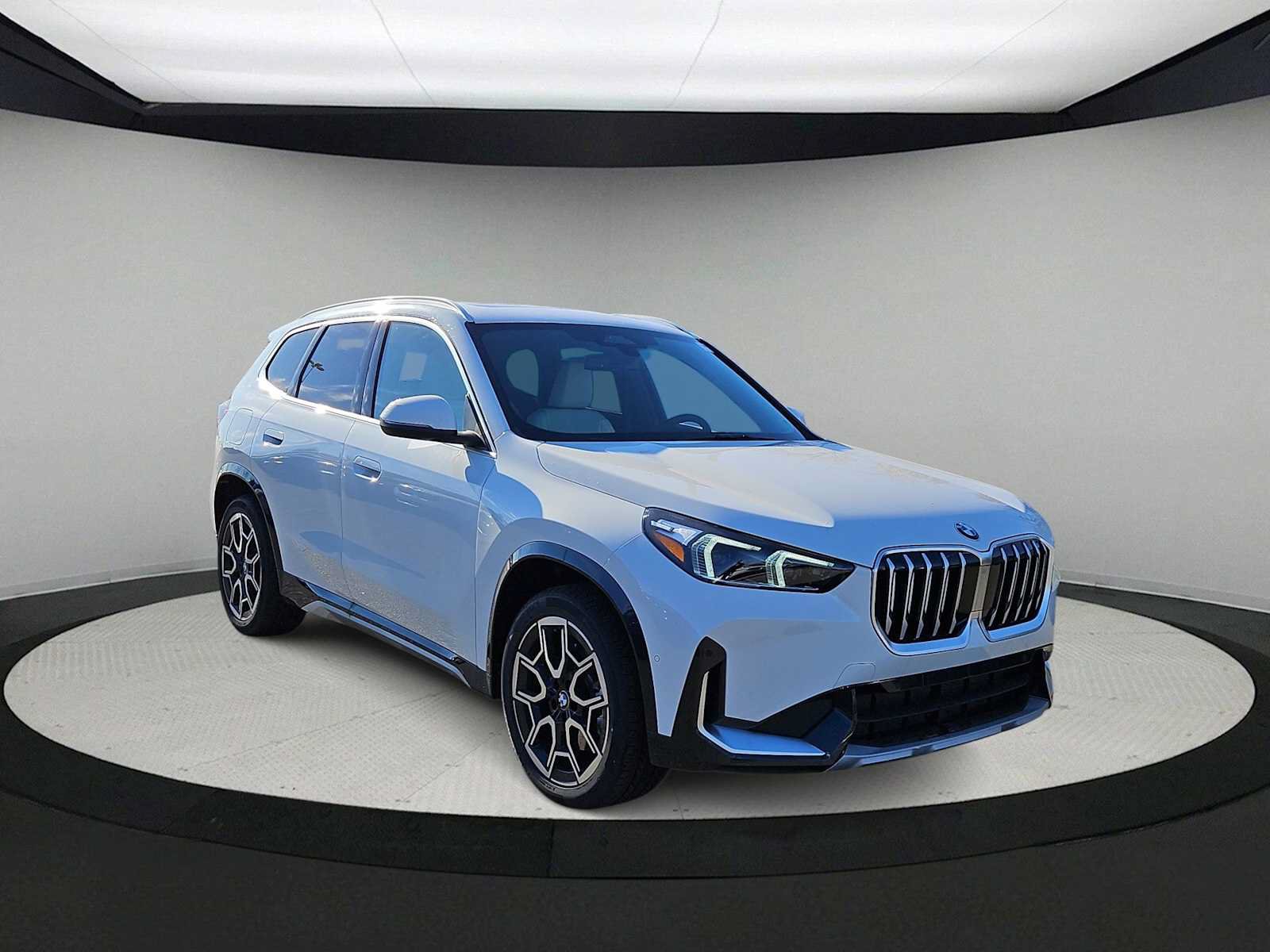 Used 2026 BMW X1 xDrive28i AWD/4WD image 2