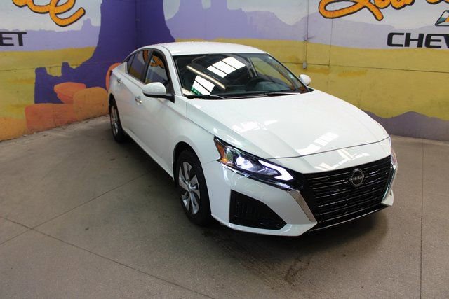 Used 2023 Nissan Altima 2.5 S image 3