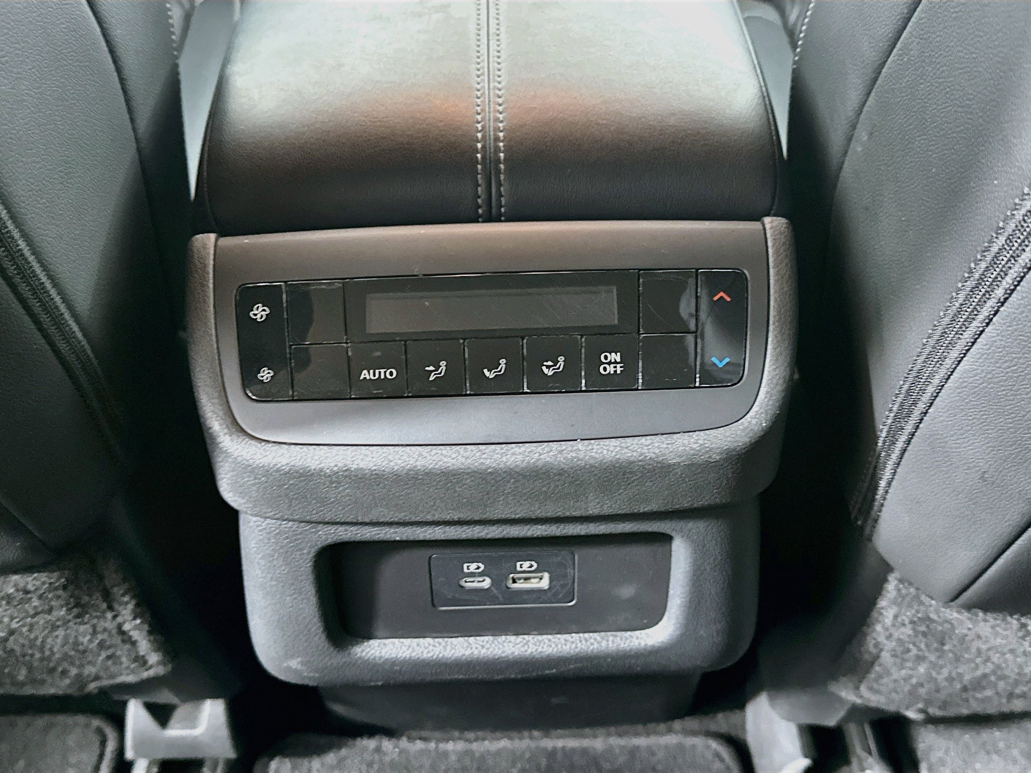 Used 2025 Nissan Pathfinder SL AWD/4WD image 28