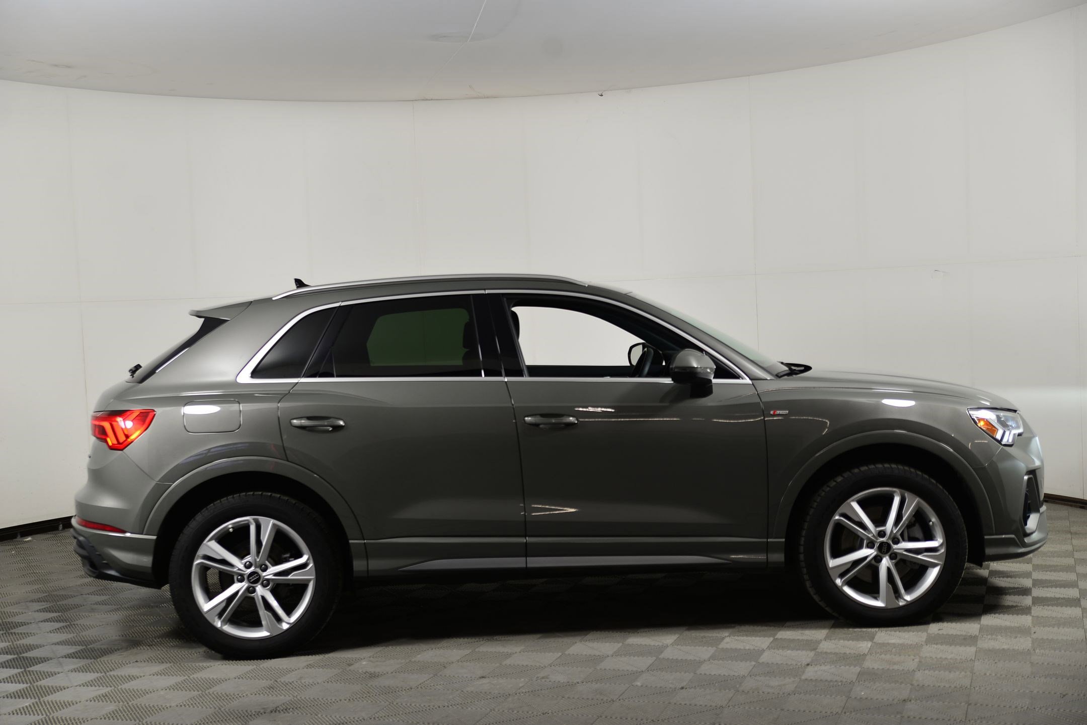 Certified 2023 Audi Q3 2.0T Premium w/ Convenience Package image 8