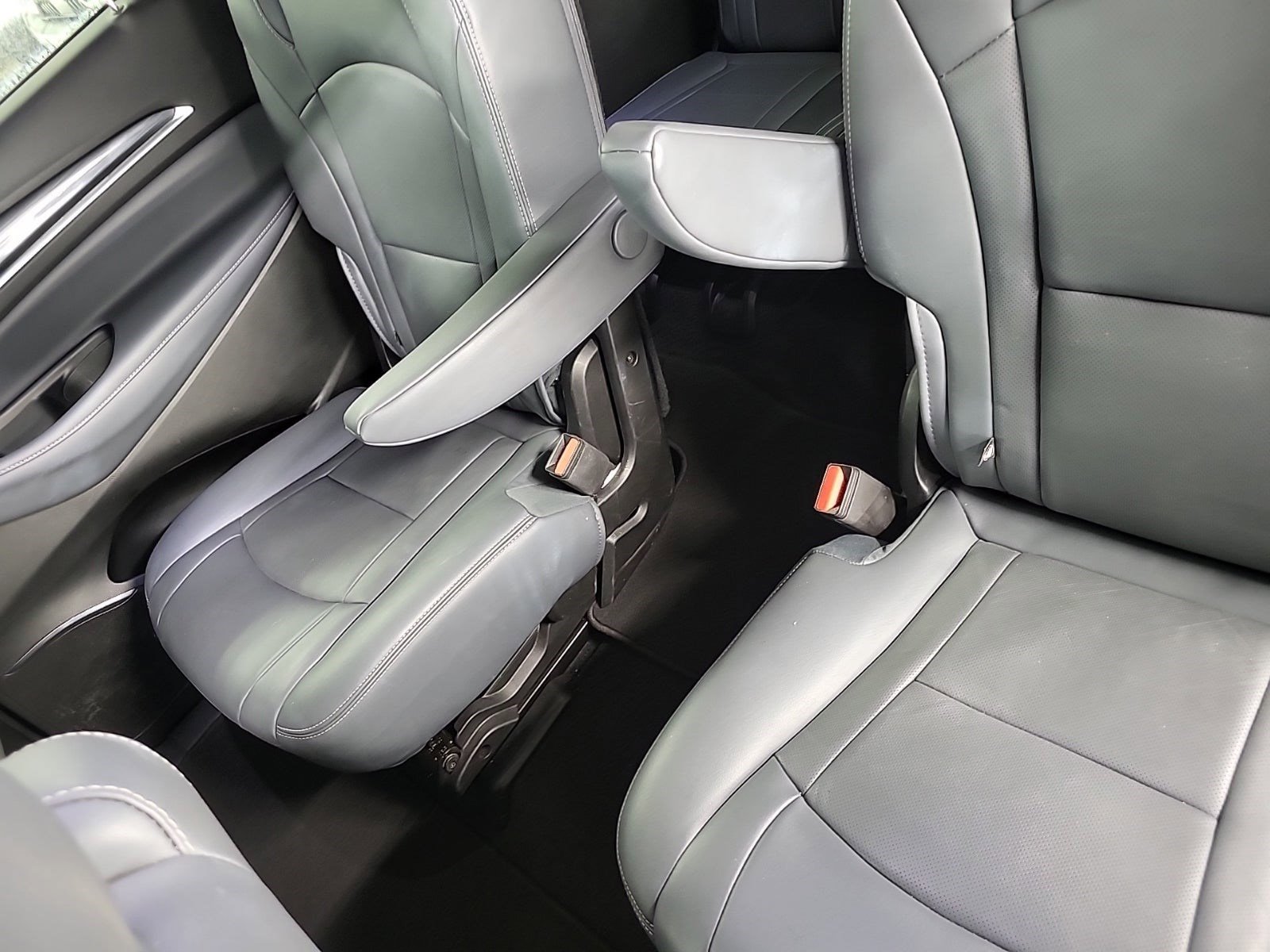 Used 2024 Buick Enclave Premium AWD/4WD image 14
