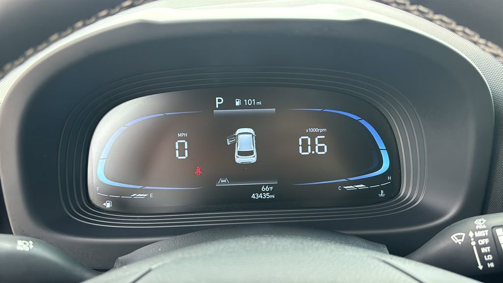 Used 2023 Hyundai Venue Limited image 16