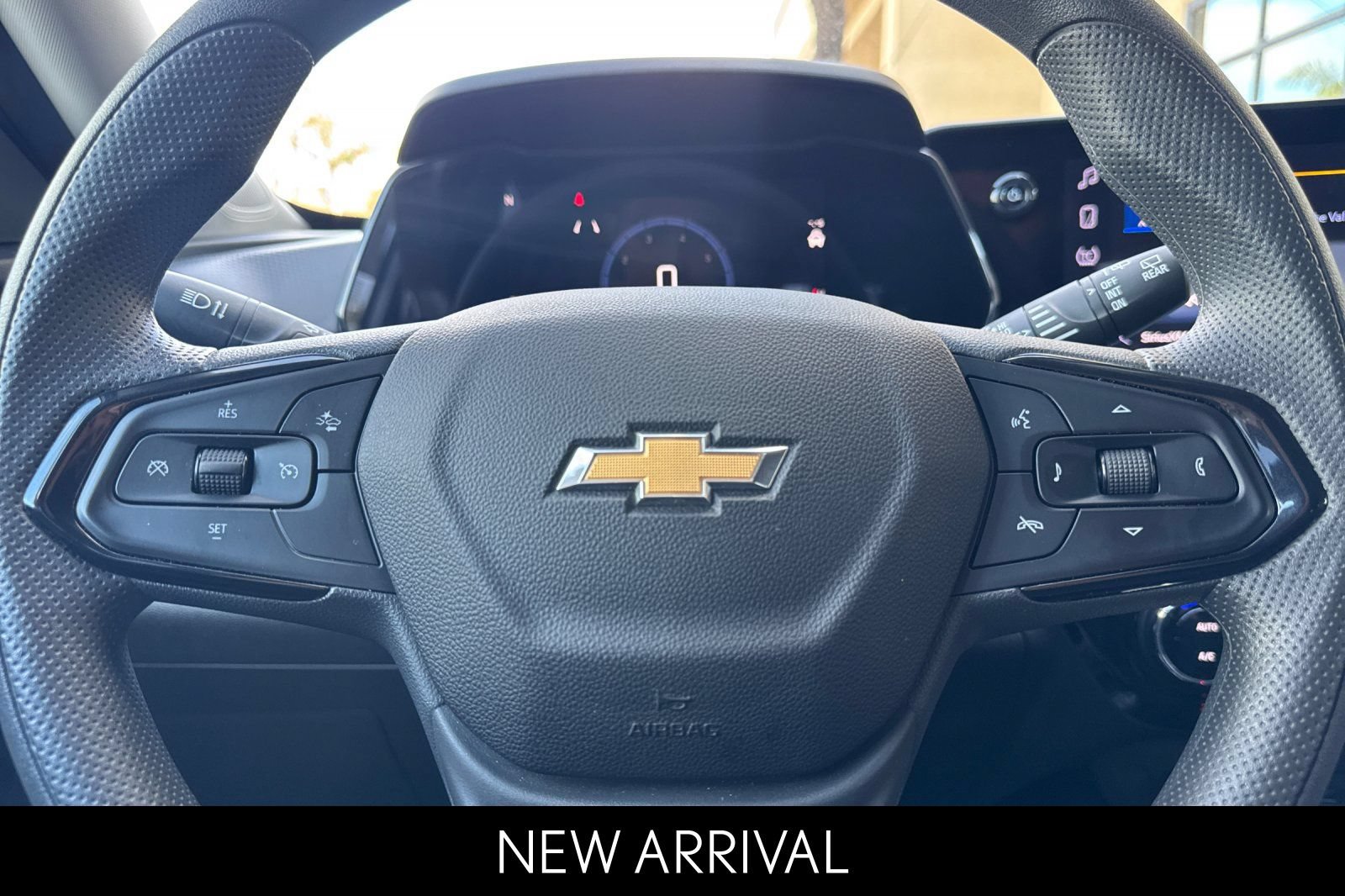 Used 2025 Chevrolet Trax LT FWD image 27