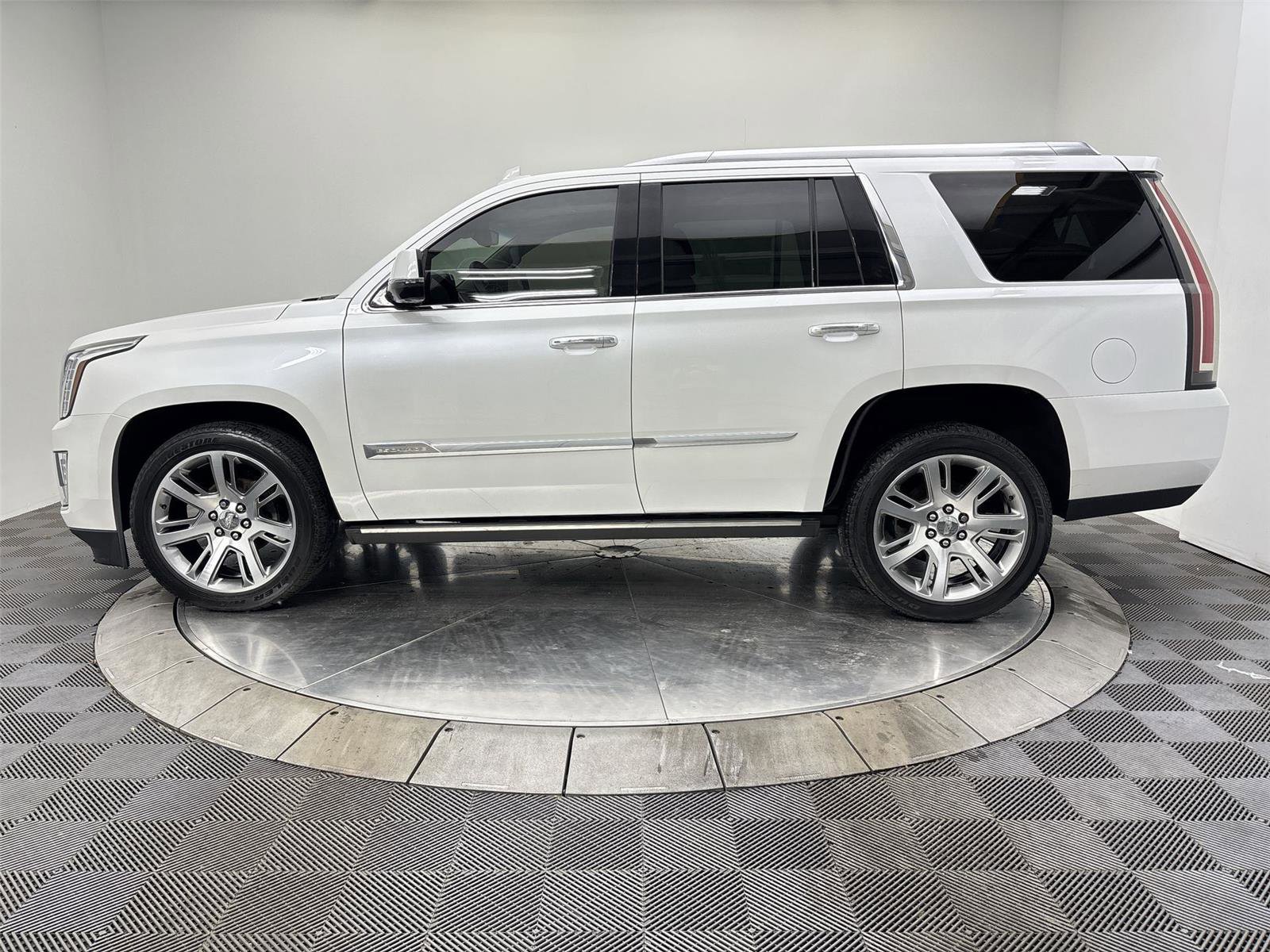 Used 2016 Cadillac Escalade Premium AWD/4WD image 16
