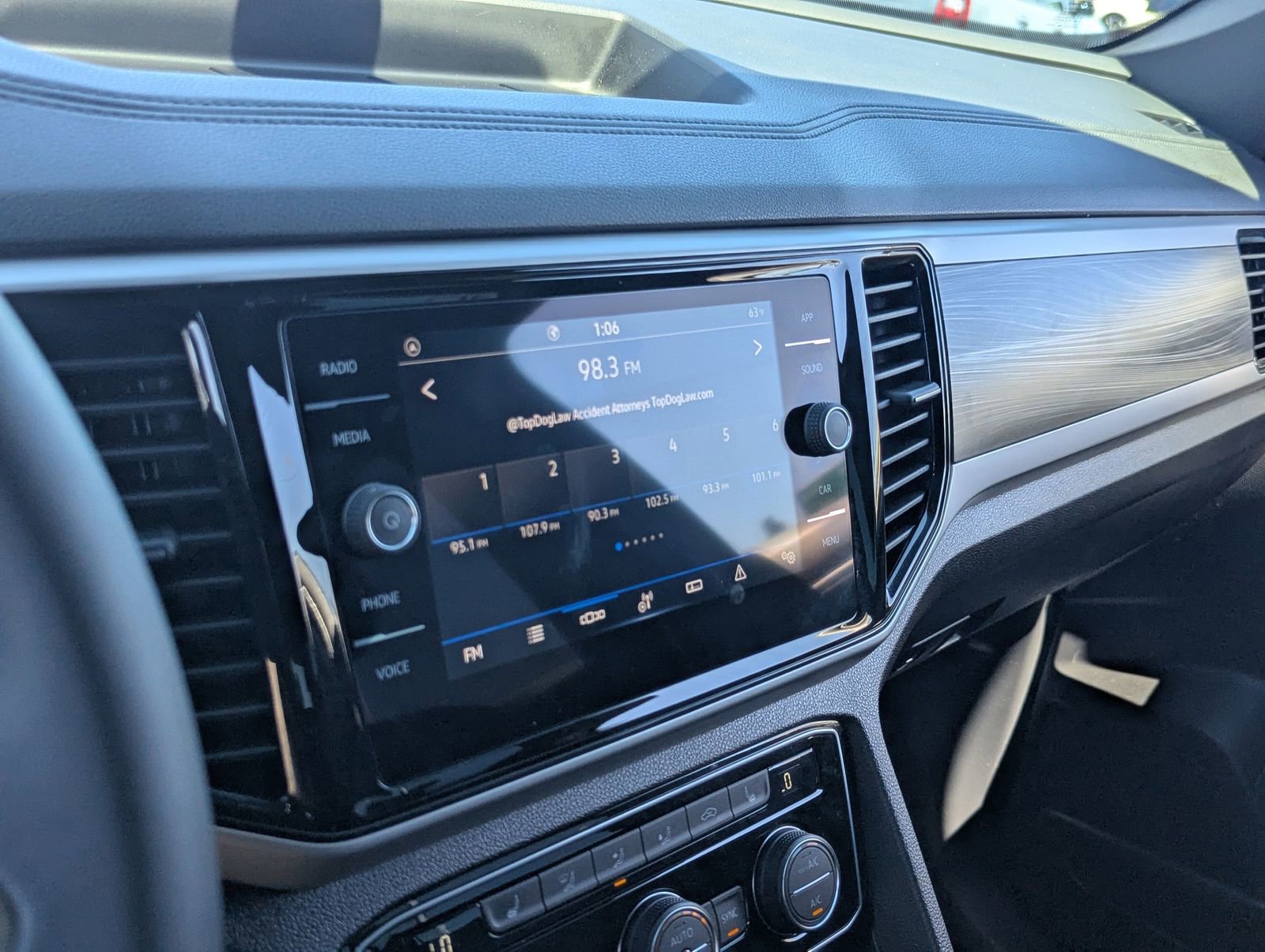 Used 2023 Volkswagen Atlas Cross Sport SE w/ Black Wheel Package image 21