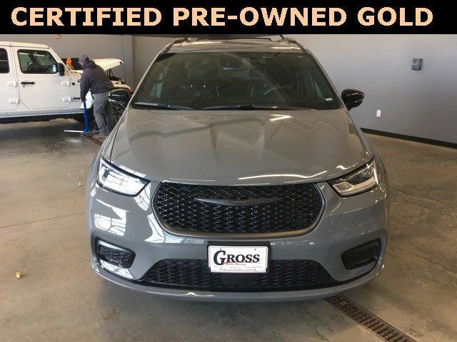 Certified 2025 Chrysler Pacifica Limited image 3