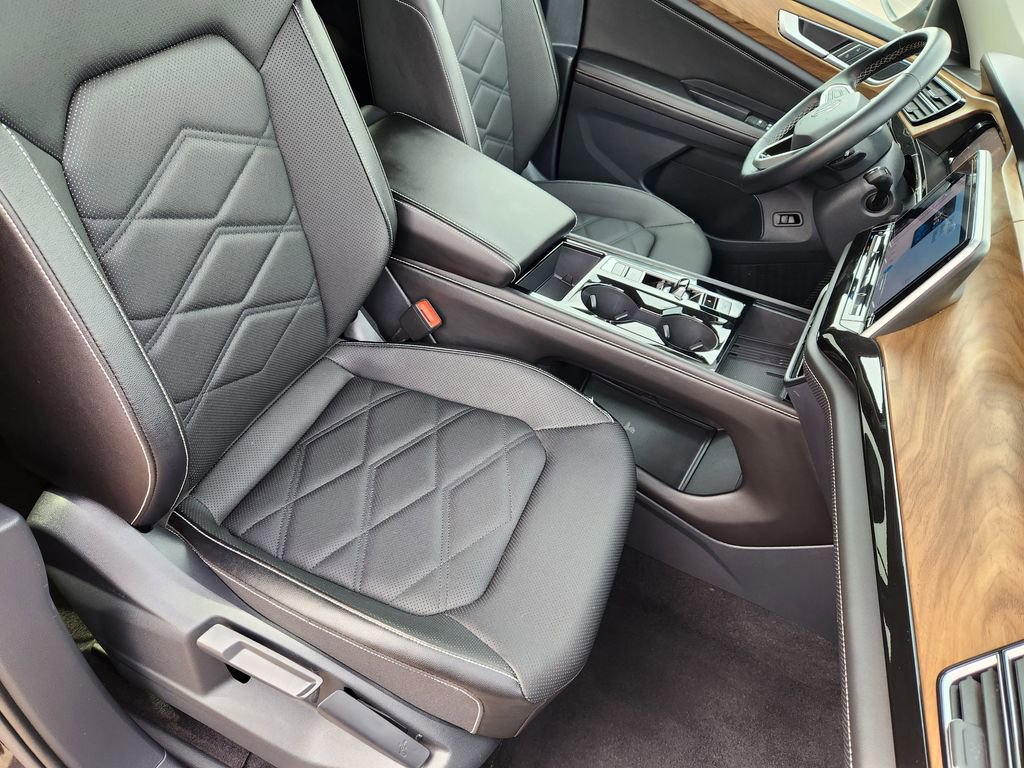 Certified 2025 Volkswagen Atlas SE AWD/4WD image 11