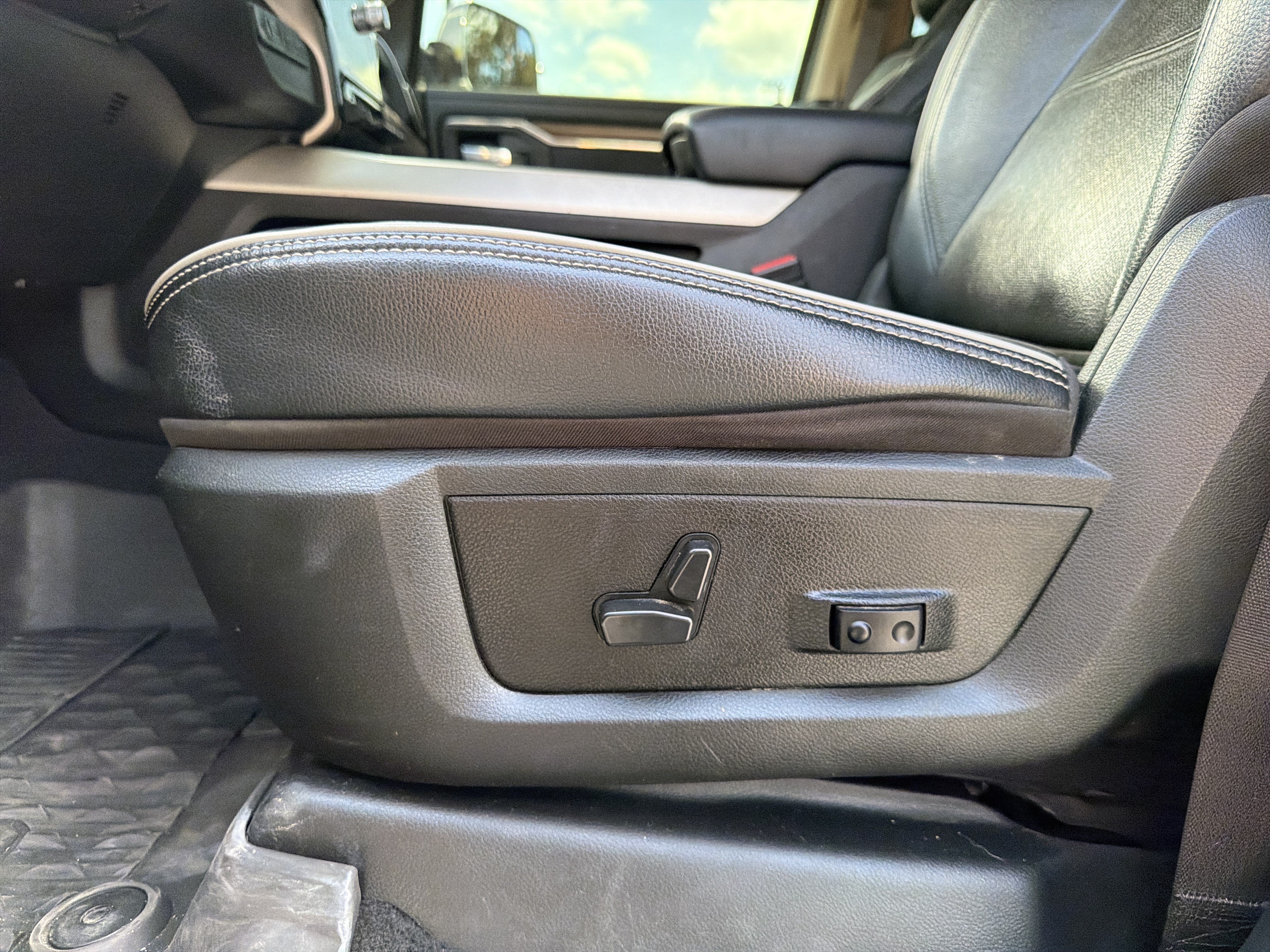 Used 2022 RAM 3500 Laramie AWD/4WD image 20