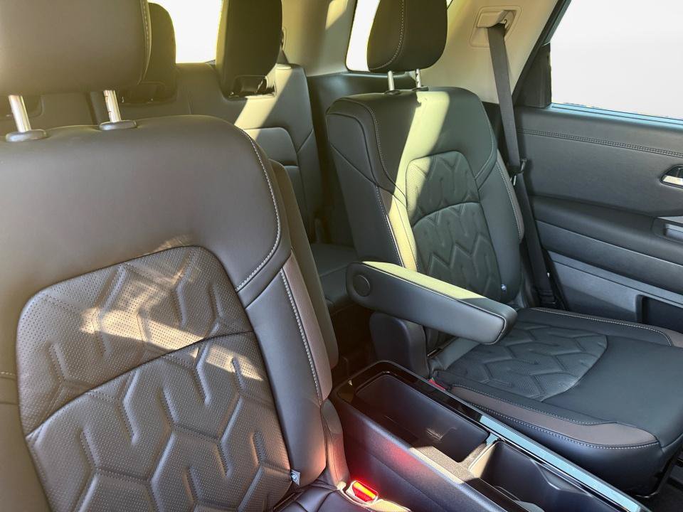 New 2026 Nissan Pathfinder Platinum FWD image 13