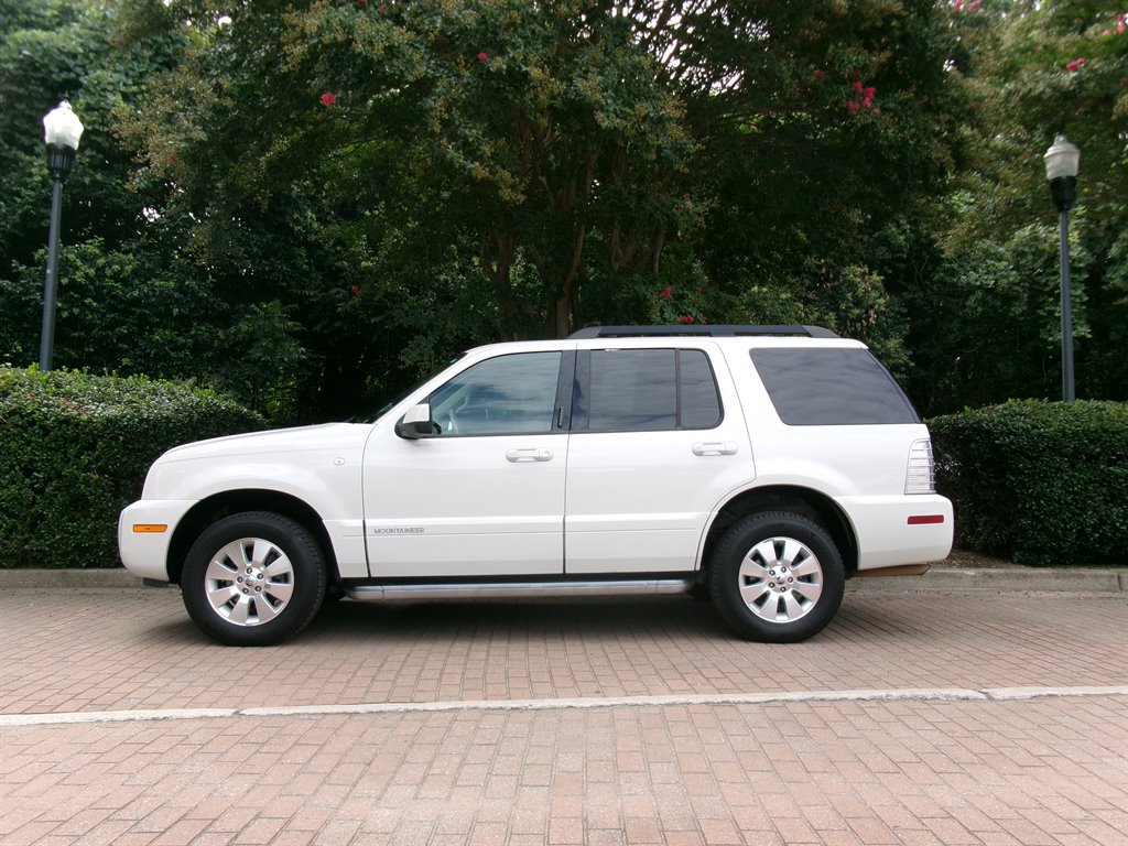 Used 2010 Mercury Mountaineer AWD image 4