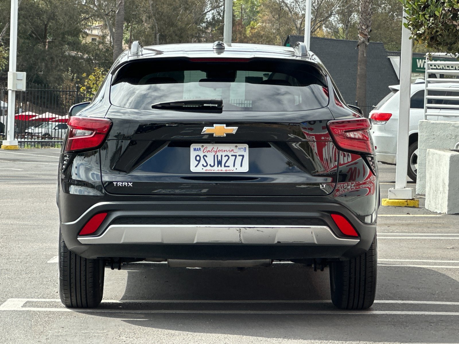 Used 2025 Chevrolet Trax LT FWD image 4