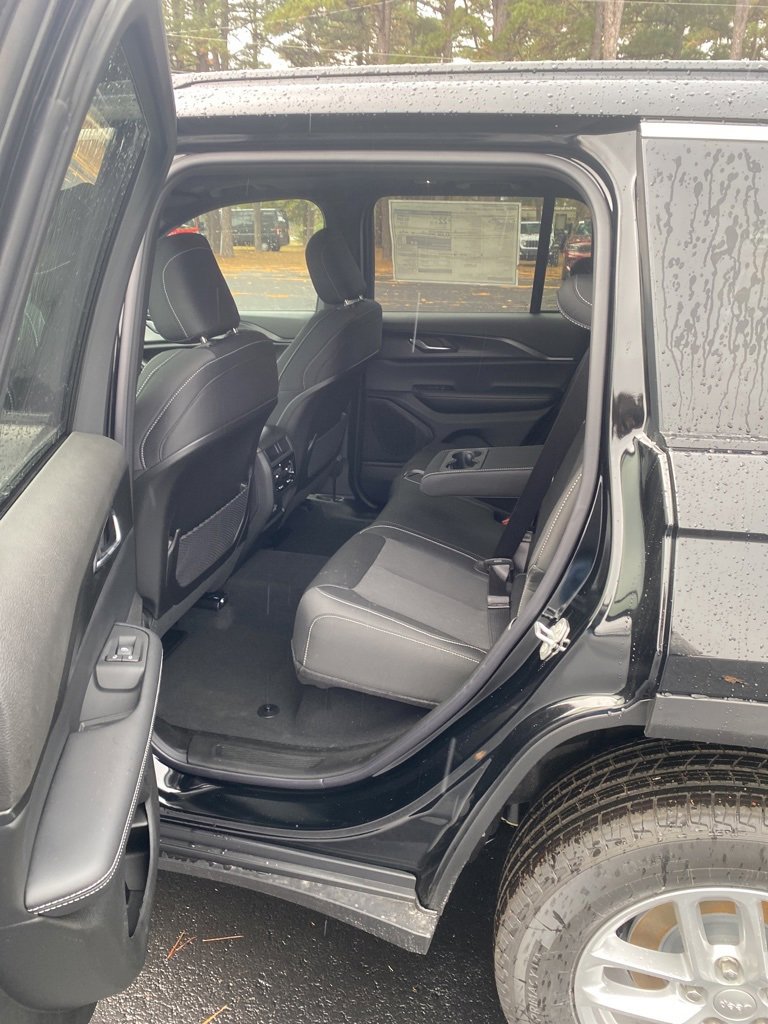 New 2025 Jeep Grand Cherokee Laredo X w/ Trailer Tow Package image 17