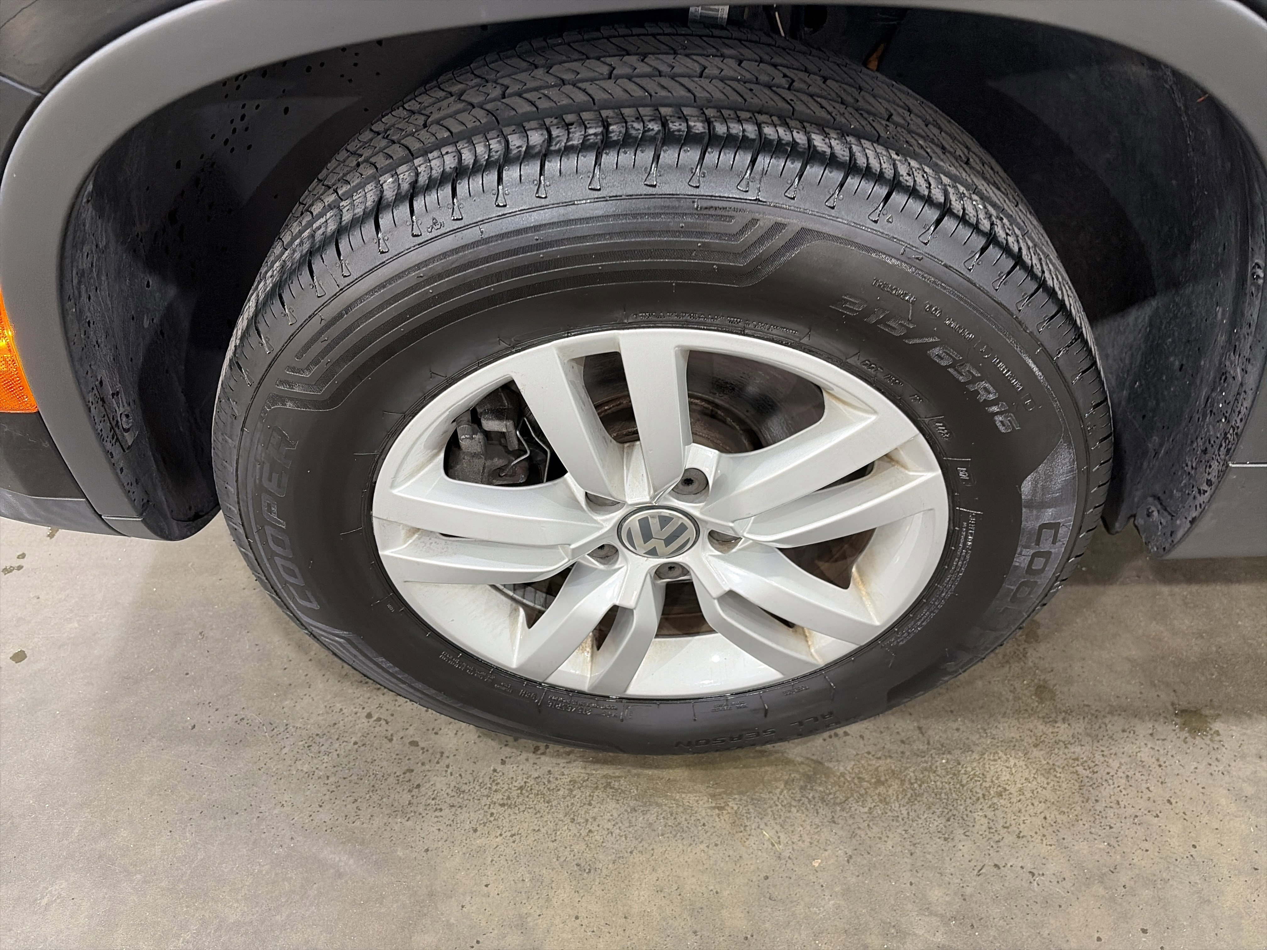 Used 2017 Volkswagen Tiguan S image 10