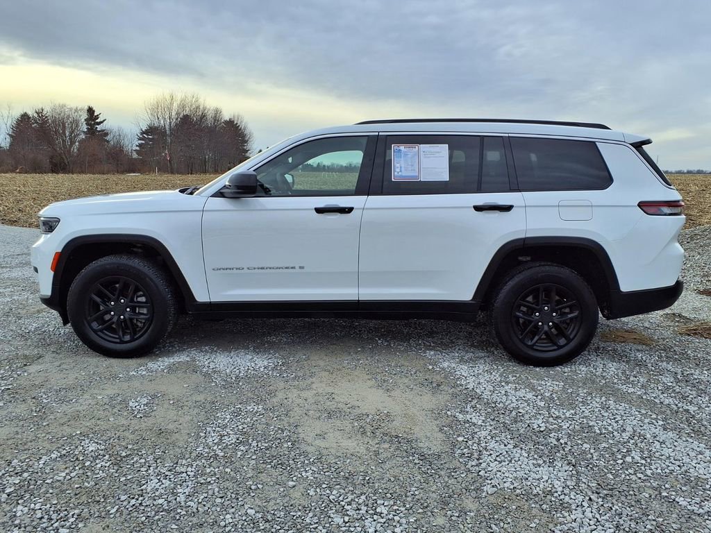 Used 2025 Jeep Grand Cherokee L Laredo w/ Luxury Tech Group I image 32