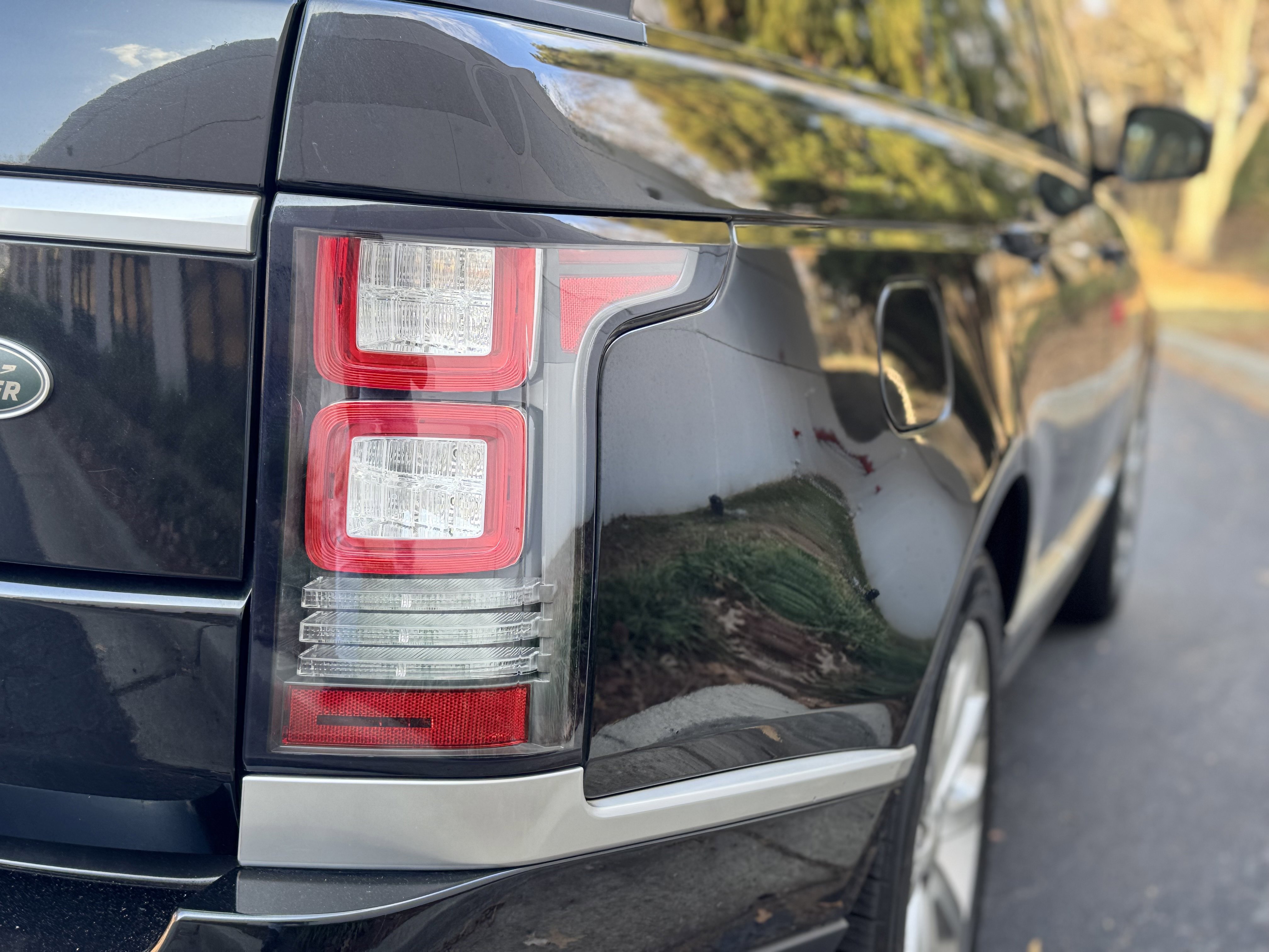 Used 2015 Land Rover Range Rover HSE image 35