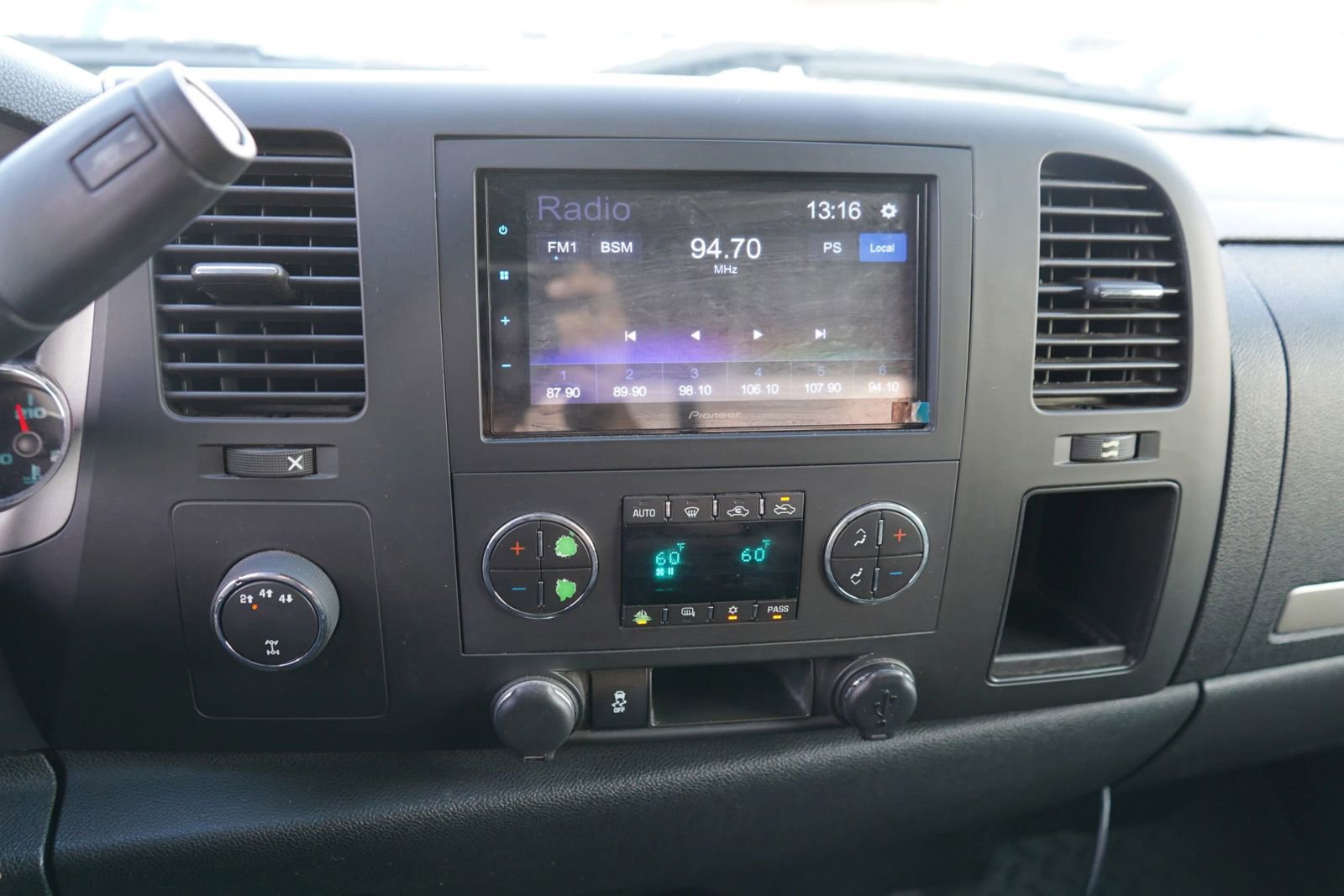 Used 2014 Chevrolet Silverado 2500 LT w/ Custom Sport Truck Package image 14