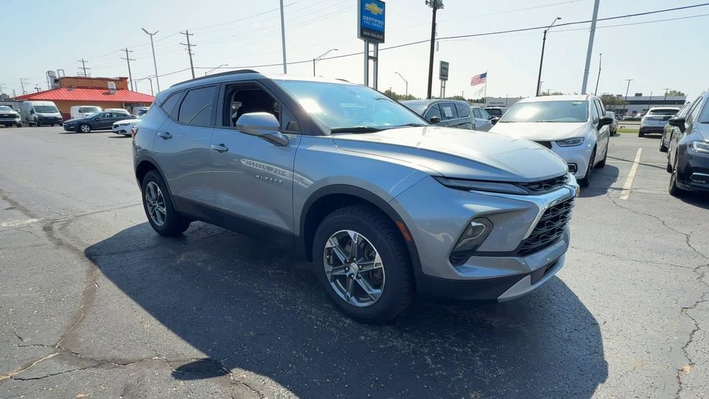 Used 2024 Chevrolet Blazer LT w/ Convenience Package FWD image 2