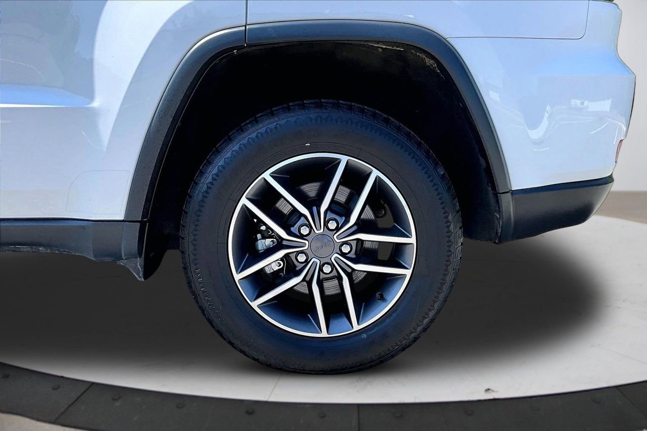 Used 2022 Jeep Grand Cherokee Limited AWD/4WD image 35