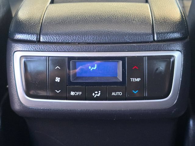 Used 2019 Toyota Highlander XLE AWD/4WD image 24