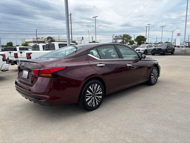 Used 2025 Nissan Altima 2.5 SV FWD image 3